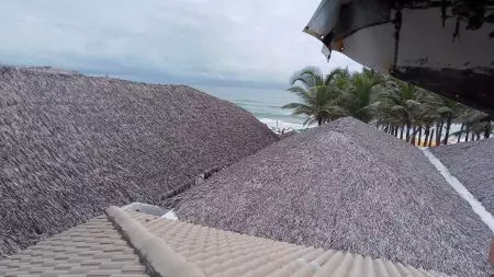 Cobertura de Palha na Praia de Águas Belas