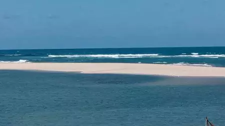 Você escolhe entre um banho de mar, entre as ondas, ou numa piscina natural